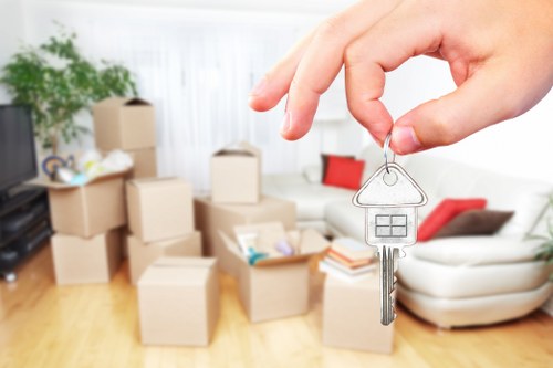 Commercial removals in a narrow Notting Hill street