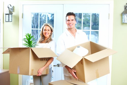 Removal van on a Notting Hill street during a same day move