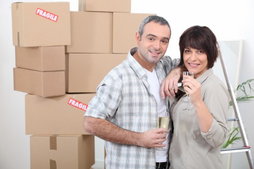 Accepted payment methods for Notting Hill Movers including cards and PayPal